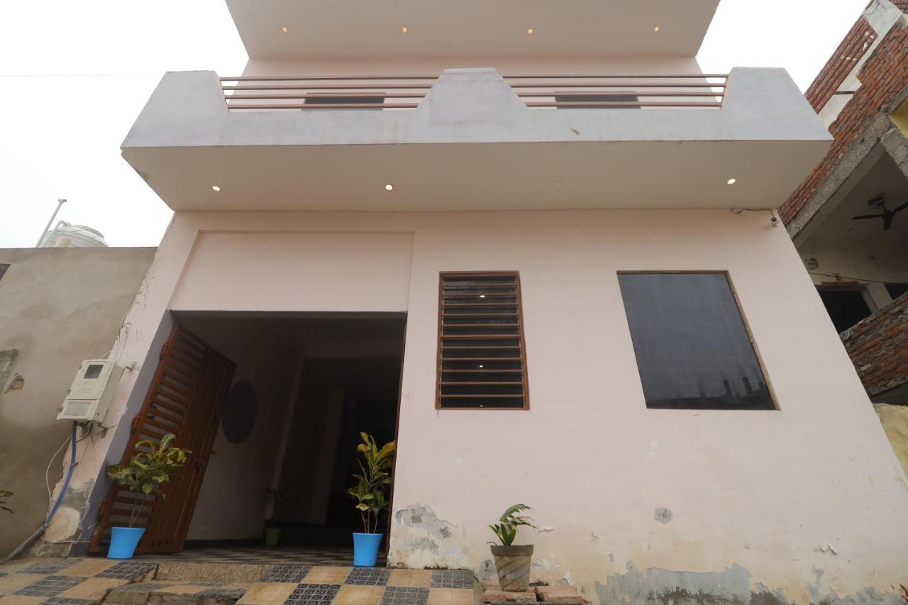 Awesome Home Stay Agra  Exteriör bild